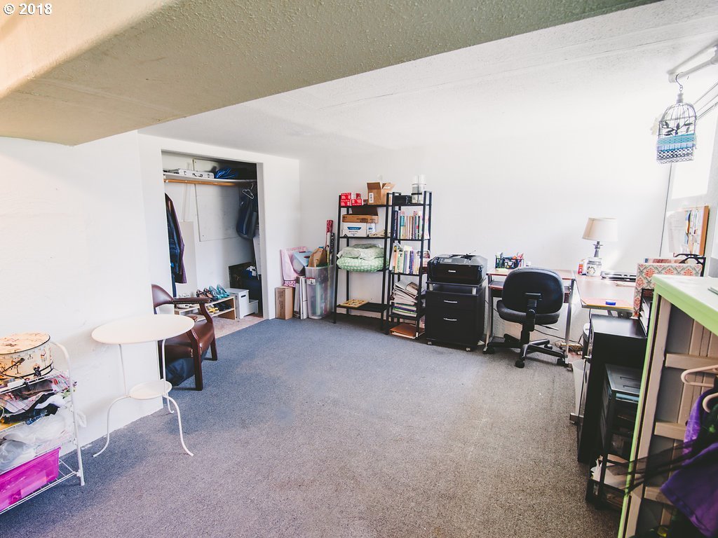 9920 Southeast Reedway Street Portland, OR 97266 - Photo 18 of 26 Gallery Image 18