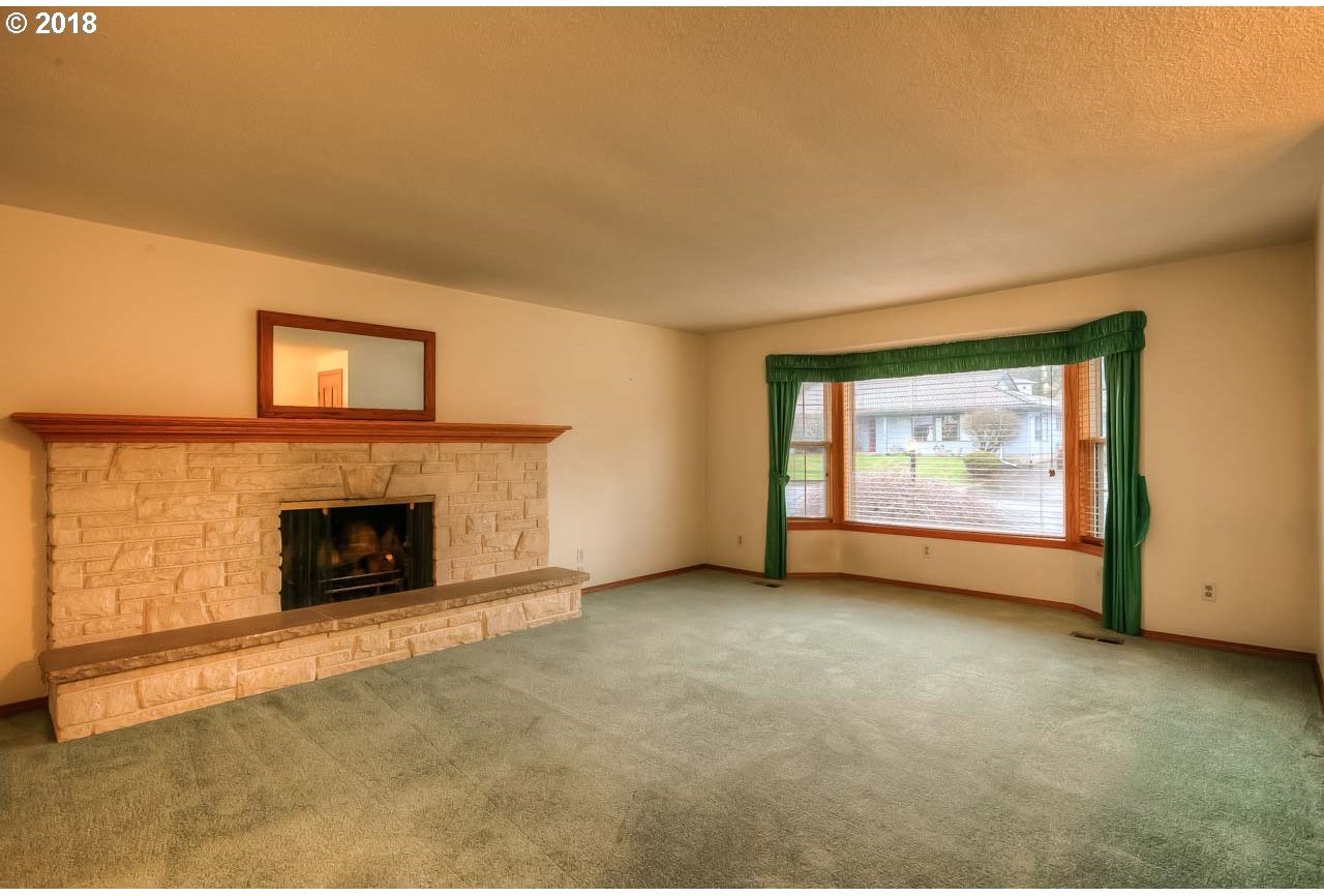 979 Mistletoe Loop North Keizer, OR 97303 - Photo 29 of 32 Gallery Image 29