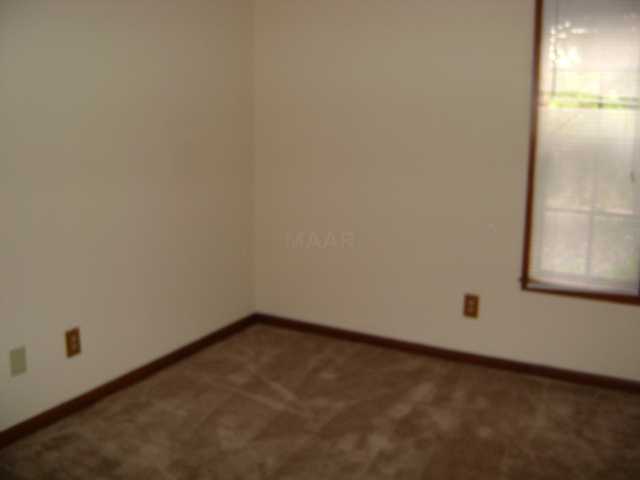 3949 Ross Road Memphis, TN 38115 - Photo 7 of 12