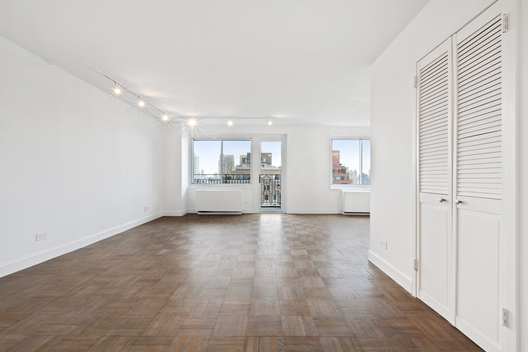 201 West 70th Street, Unit 24E Manhattan, NY 10023 - Photo 9 of 14