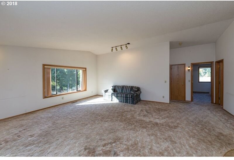 19775 Parrish Road Oregon City, OR 97045 - Photo 17 of 32