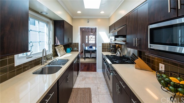 528 24th Street Manhattan Beach, CA 90266 - Photo 10 of 32