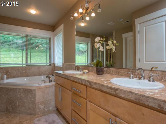 2371 Southwest Border Way Gresham, OR 97080 - Photo 9 of 16