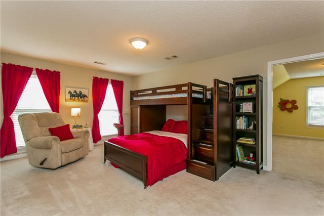 1116 Abbey Road Columbia, TN 38401 - Photo 24 of 30 Secondary Bedroom upstairs with large walk-in closet.