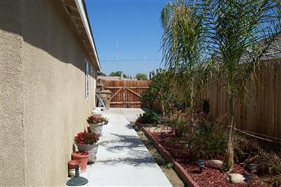 3713 Harris Road Bakersfield, CA 93313 - Photo 6 of 9 Gallery Image 6