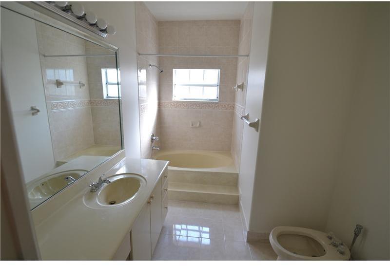 18051 Southwest 144th Court Miami, FL 33177 - Photo 10 of 11