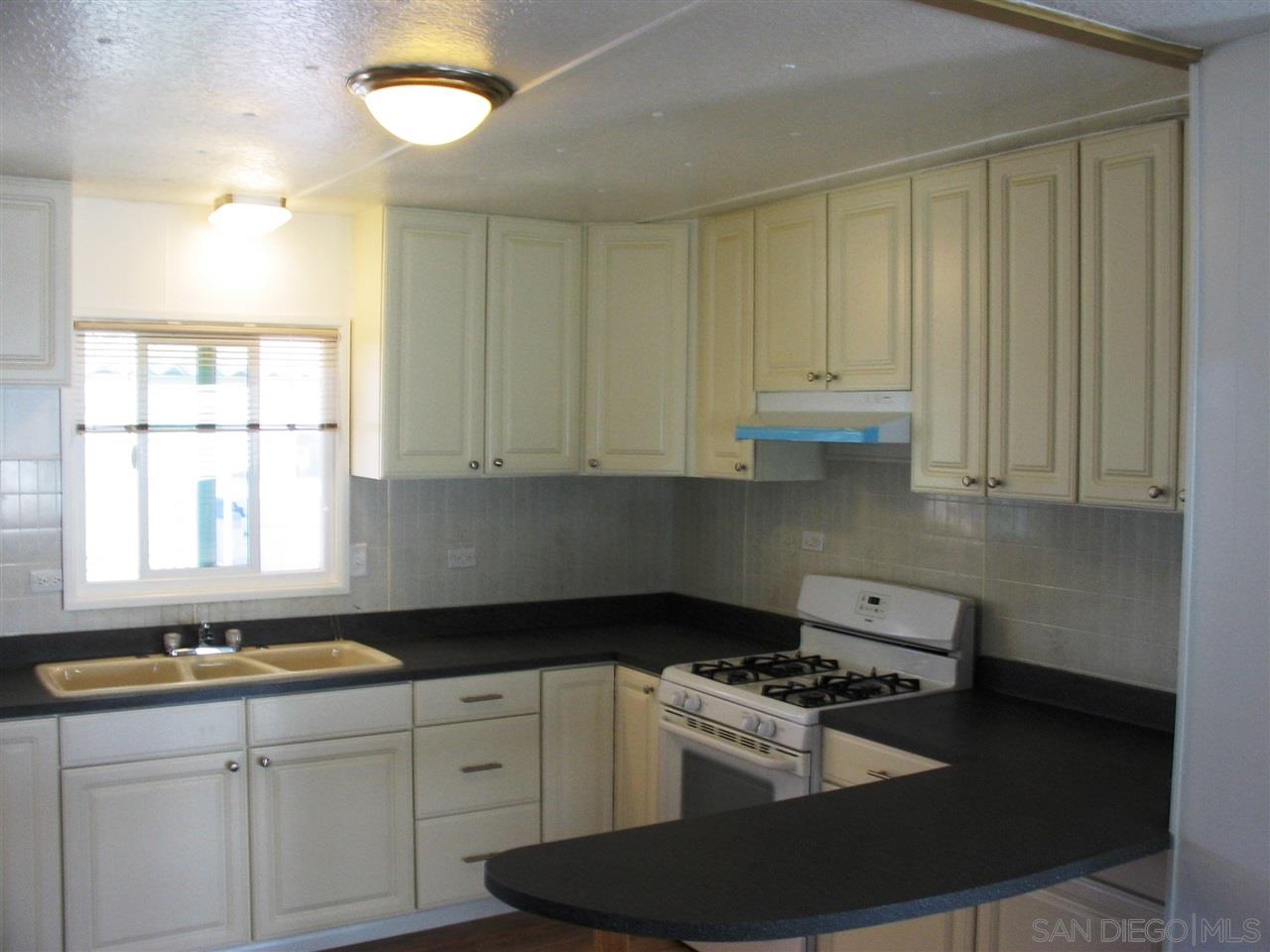 185 Flicker Lane Oceanside, CA 92057 - Photo 2 of 21