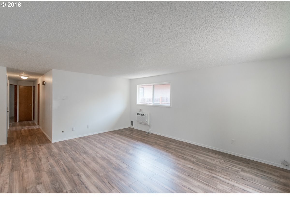 1275 Grove Street Lebanon, OR 97355 - Photo 3 of 32 Gallery Image 3