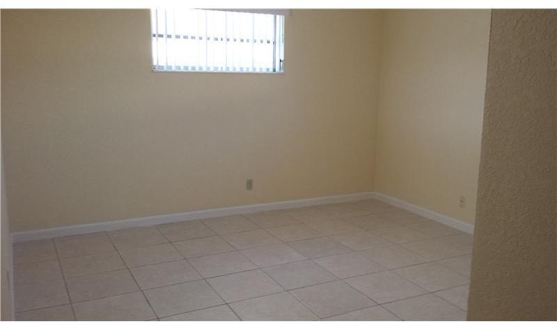 254 Glouchester Street Boca Raton, FL 33487 - Photo 8 of 8 Gallery Image 8