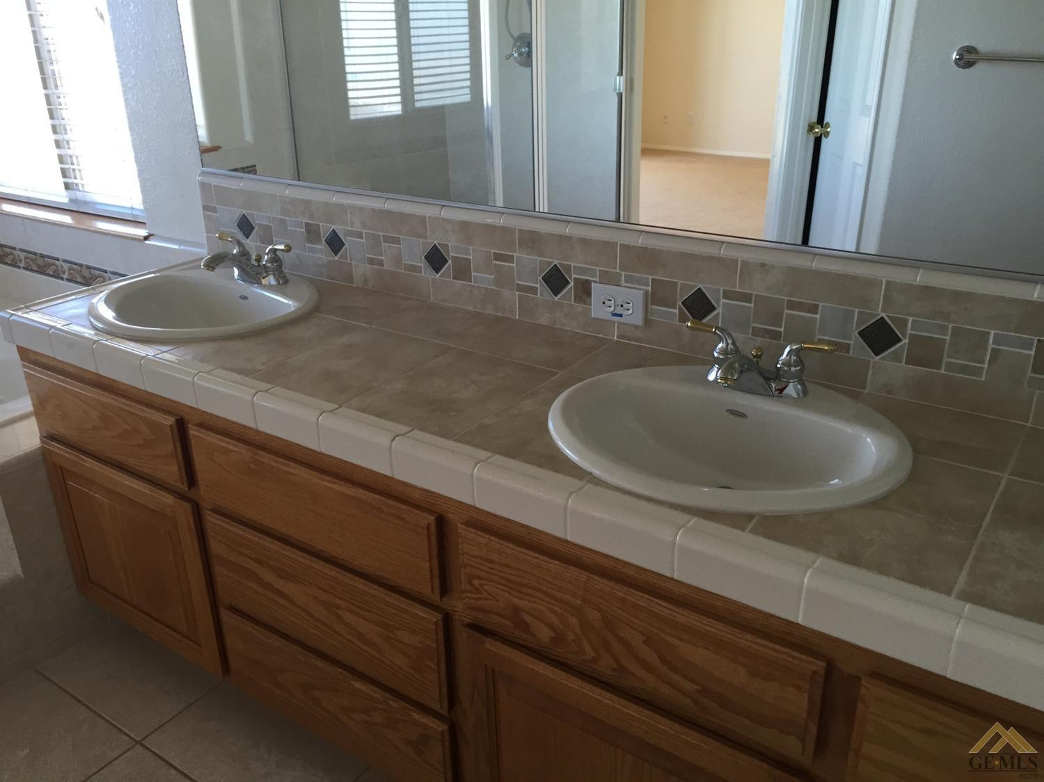 29500 Springwood Court Tehachapi, CA 93561 - Photo 13 of 20 Gallery Image 13