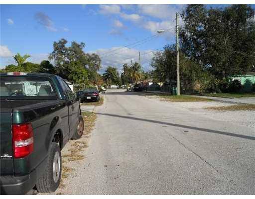 2181 Northwest 97th Street Miami, FL 33147 - Photo 6 of 7