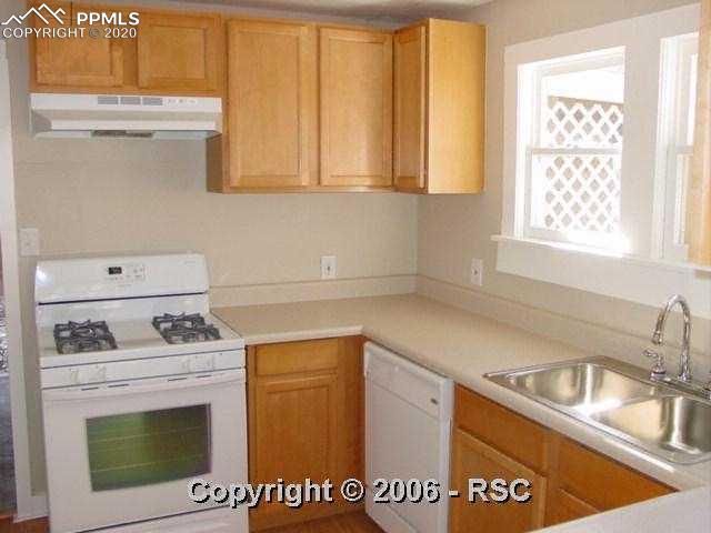 817 Sunset Road Colorado Springs, CO 80909 - Photo 2 of 8
