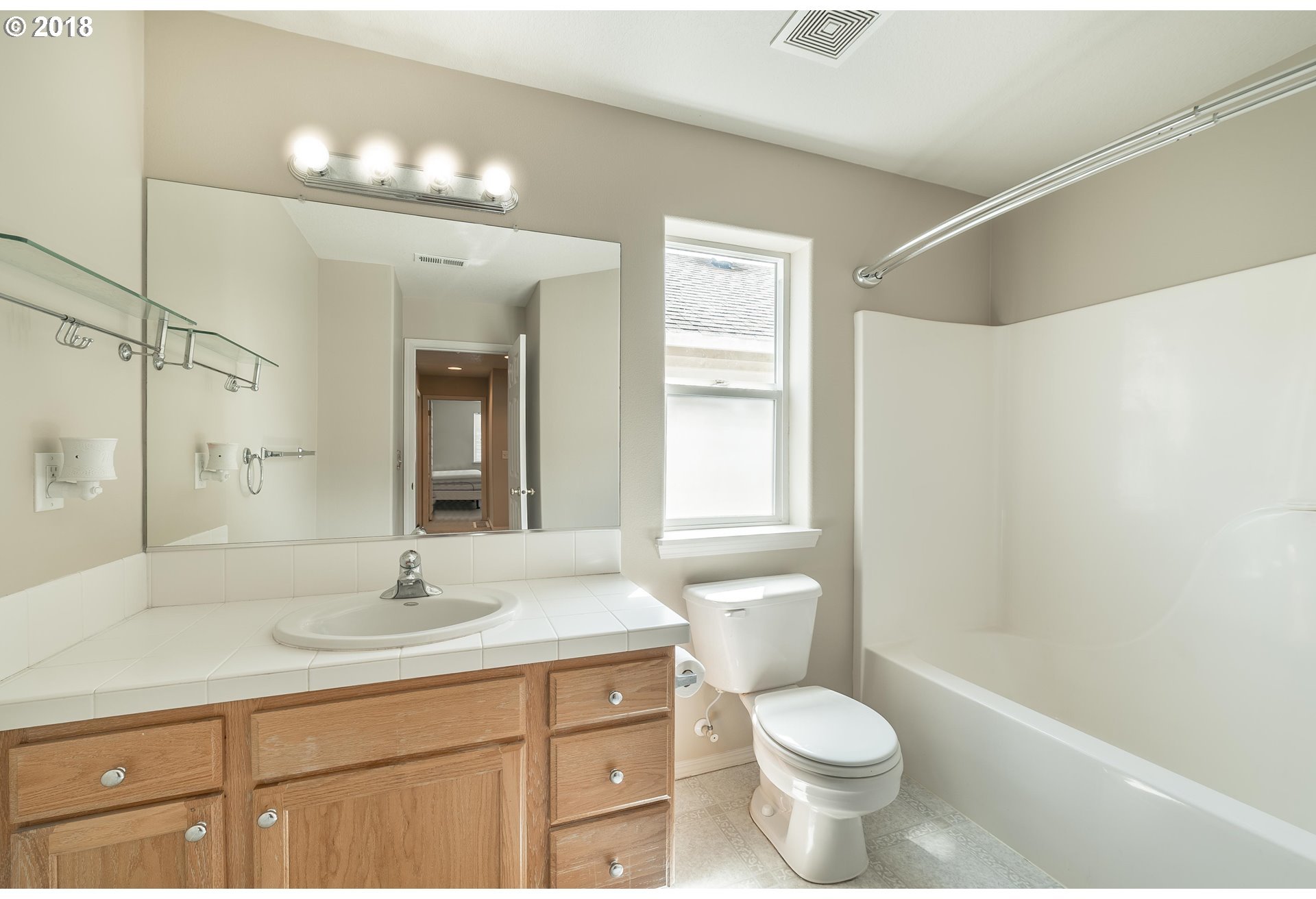 2457 Northeast 10th Avenue Hillsboro, OR 97124 - Photo 13 of 27