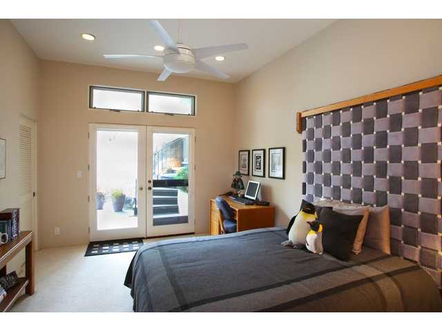 336 Pine Needles Drive Del Mar, CA 92014 - Photo 16 of 17 Secondary bedroom with full bath