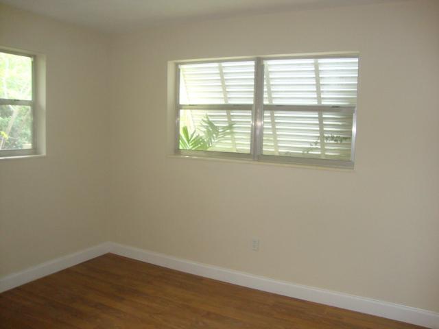 10221 Dolphin Road Miami, FL 33157 - Photo 9 of 11 Gallery Image 9