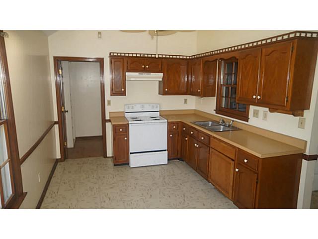 4502 Quail Ridge Trail Memphis, TN 38141 - Photo 7 of 20 View of Kitchen Looking Into Entry Hall