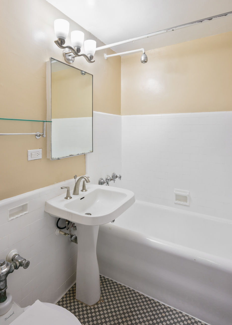 45 Tudor City Place, Unit 903 Manhattan, NY 10017 - Photo 4 of 9