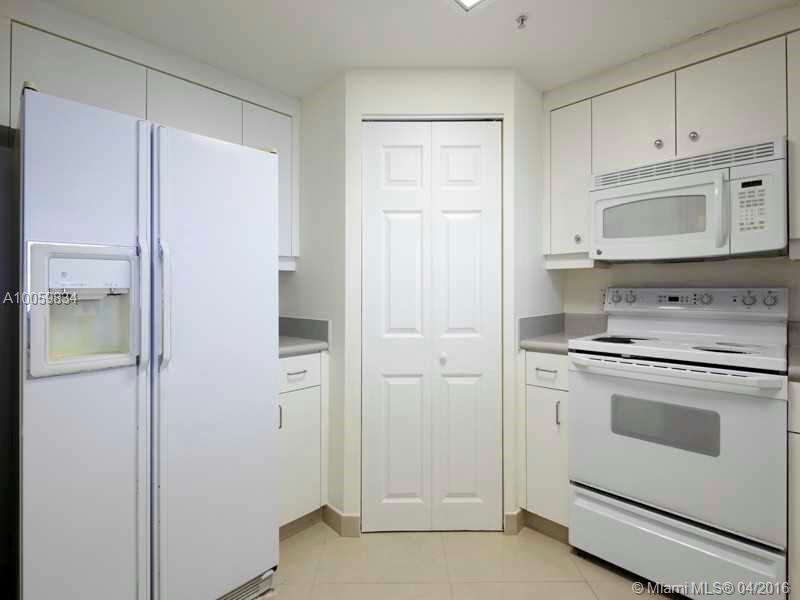 701 Brickell Key Boulevard, Unit 1708 Miami, FL 33131 - Photo 4 of 9