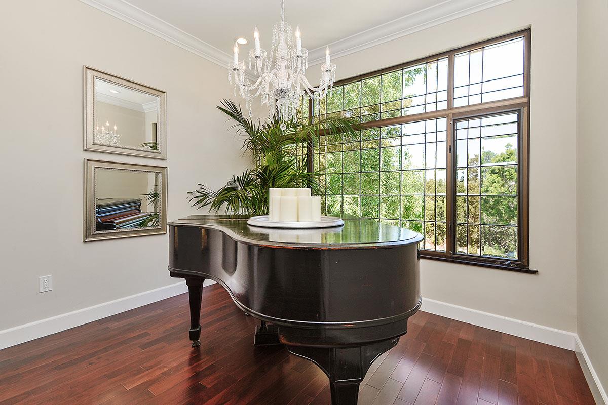 760 Darrell Road Hillsborough, CA 94010 - Photo 15 of 98