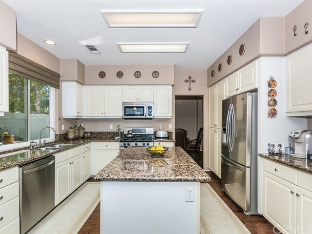 33219 Fox Road Temecula, CA 92592 - Photo 11 of 38