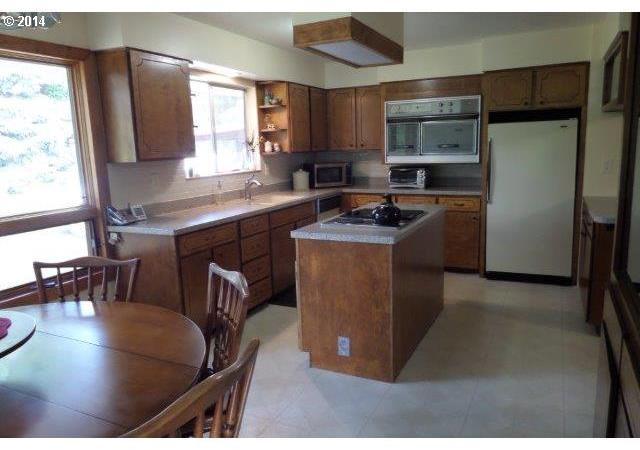 551 Lone Rock Road Glide, OR 97443 - Photo 5 of 16 Gallery Image 5