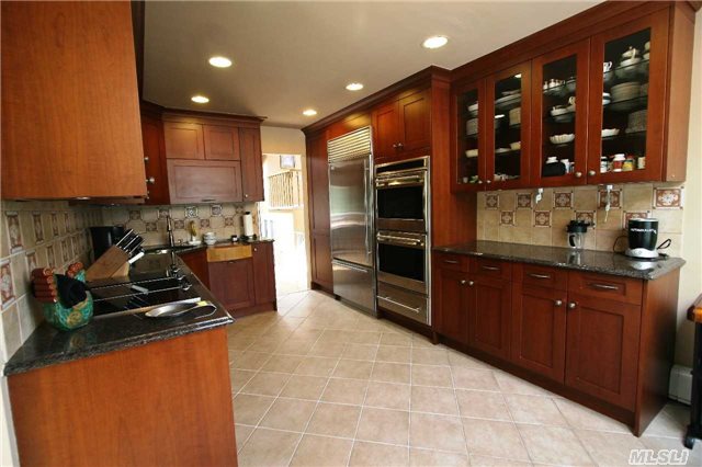 75 Sandy Hollow Road Port Washington, NY 11050 - Photo 8 of 20