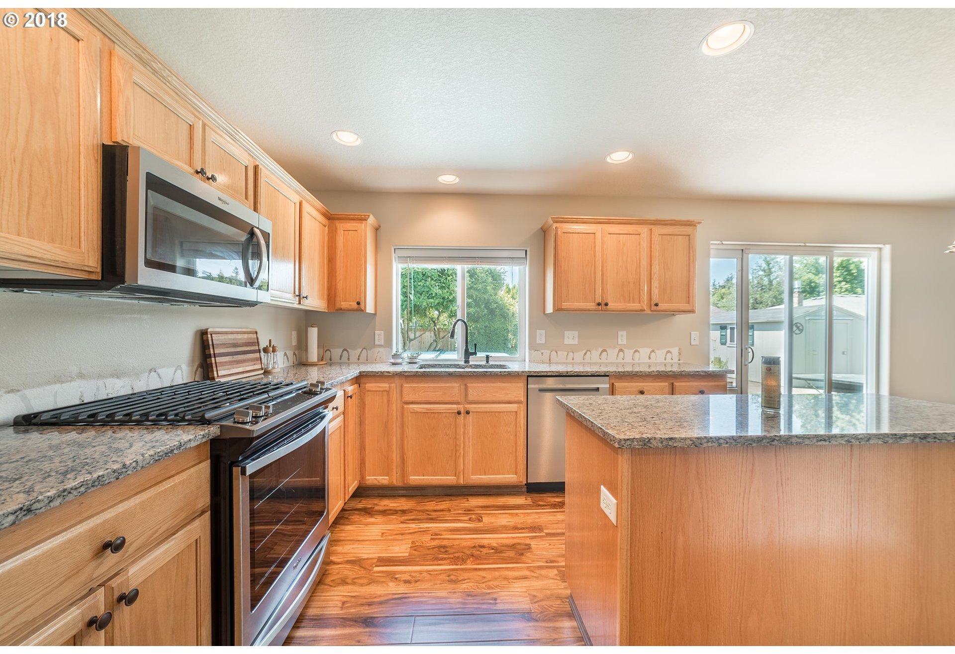 2457 Northeast 10th Avenue Hillsboro, OR 97124 - Photo 4 of 27