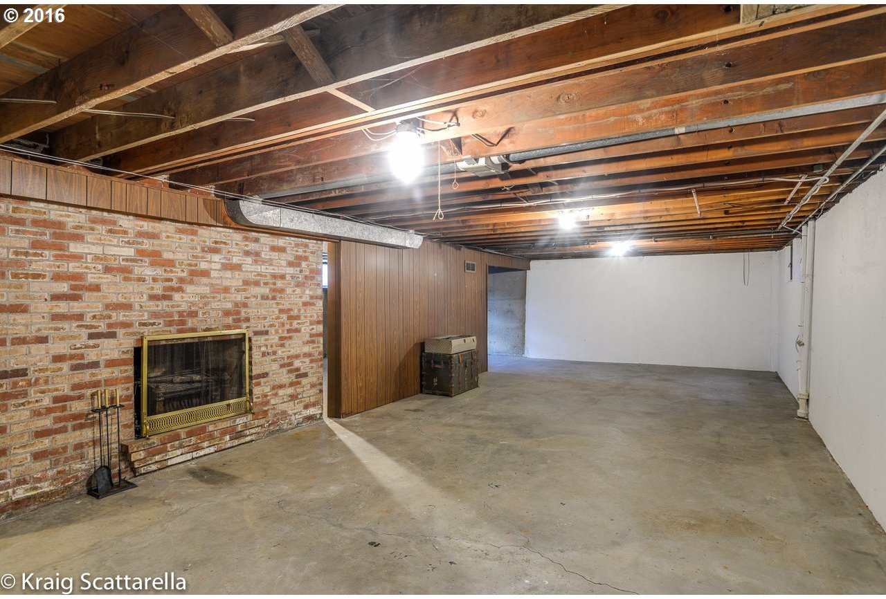 6828 Southwest Raleighwood Way Portland, OR 97225 - Photo 10 of 32 Gallery Image 10