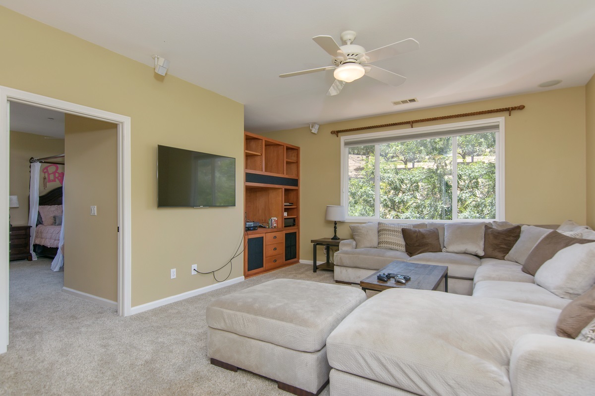 15533 Canyon View Way Poway, CA 92064 - Photo 13 of 25 Gallery Image 13