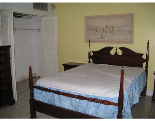 Andover Lakes Miami Gardens, FL 33179 - Photo 6 of 7