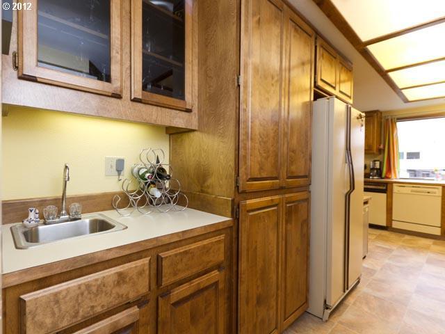 5217 Southwest Richenberg Court Portland, OR 97239 - Photo 8 of 16 Gallery Image 8