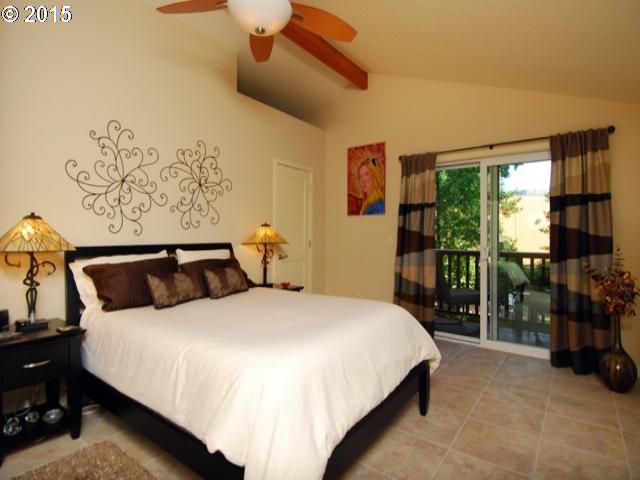 9420 Southwest Jamieson Road Beaverton, OR 97005 - Photo 5 of 16 Gallery Image 5