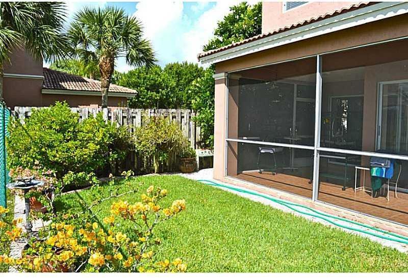 16544 Southwest 68th Terrace Miami, FL 33193 - Photo 12 of 33