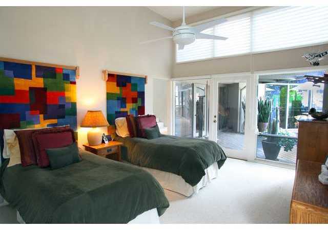 336 Pine Needles Drive Del Mar, CA 92014 - Photo 17 of 17 Secondary bedroom with full bath and doors to deck