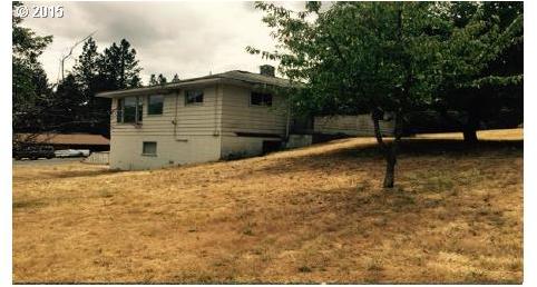 408 Crestview Loop Grants Pass, OR 97527 - Photo 3 of 16 Gallery Image 3