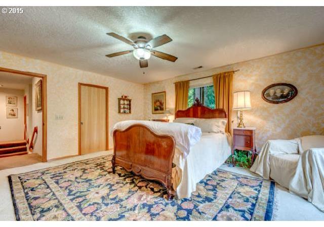 7301 Southwest Barbara Lane Portland, OR 97223 - Photo 10 of 26