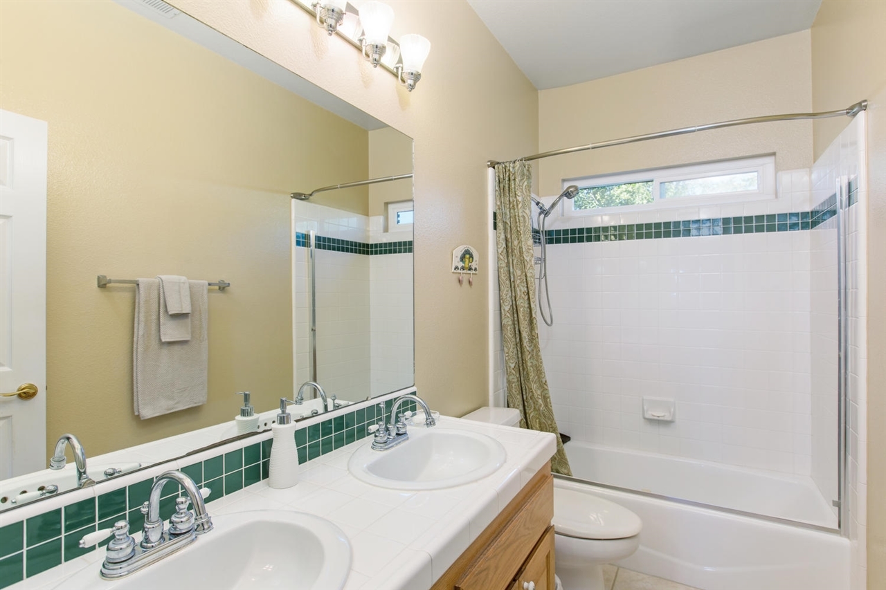 31222 Rivoli Road Valley Center, CA 92082 - Photo 18 of 25