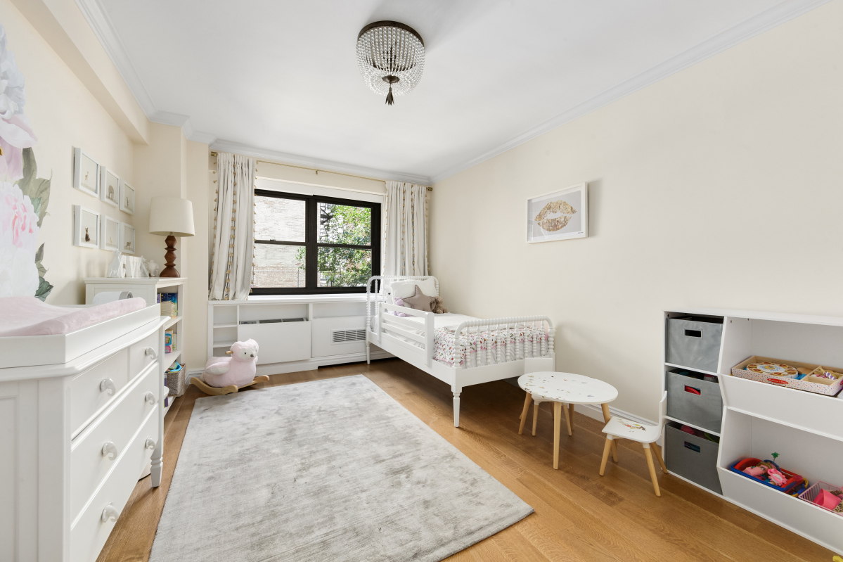 176 East 77th Street, Unit 2J Manhattan, NY 10075 - Photo 10 of 13