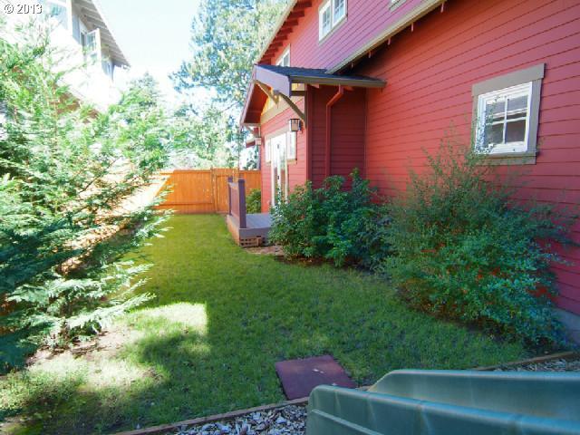 6927 Southwest 27th Avenue Portland, OR 97219 - Photo 13 of 16