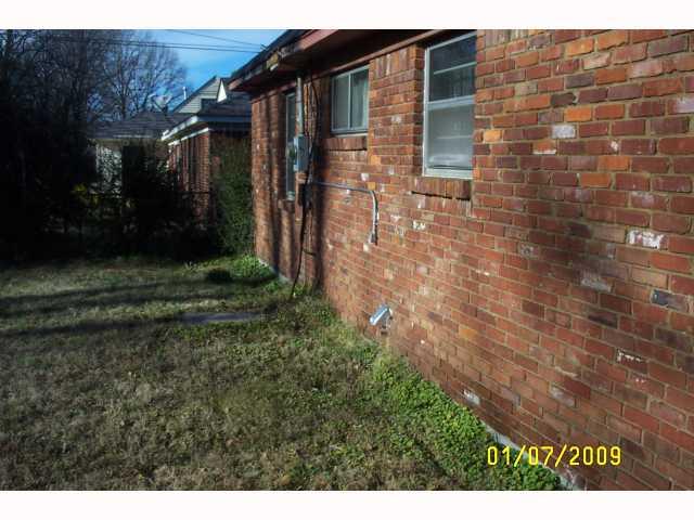 4643 Berta Road Memphis, TN 38109 - Photo 8 of 10 back yard - air conditioner compressor is missing.