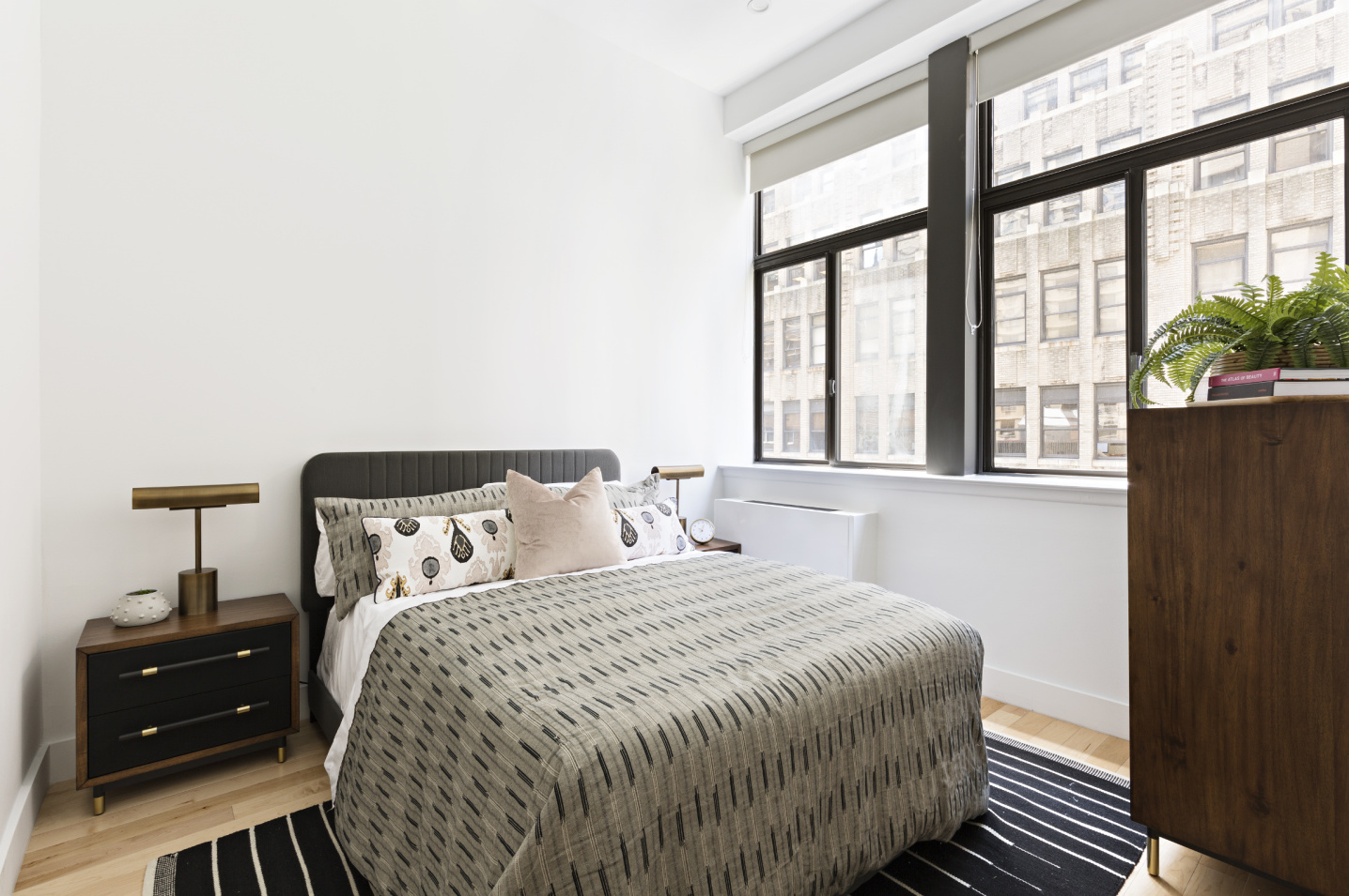 310 East 46th Street, Unit 6R Manhattan, NY 10017 - Photo 4 of 7