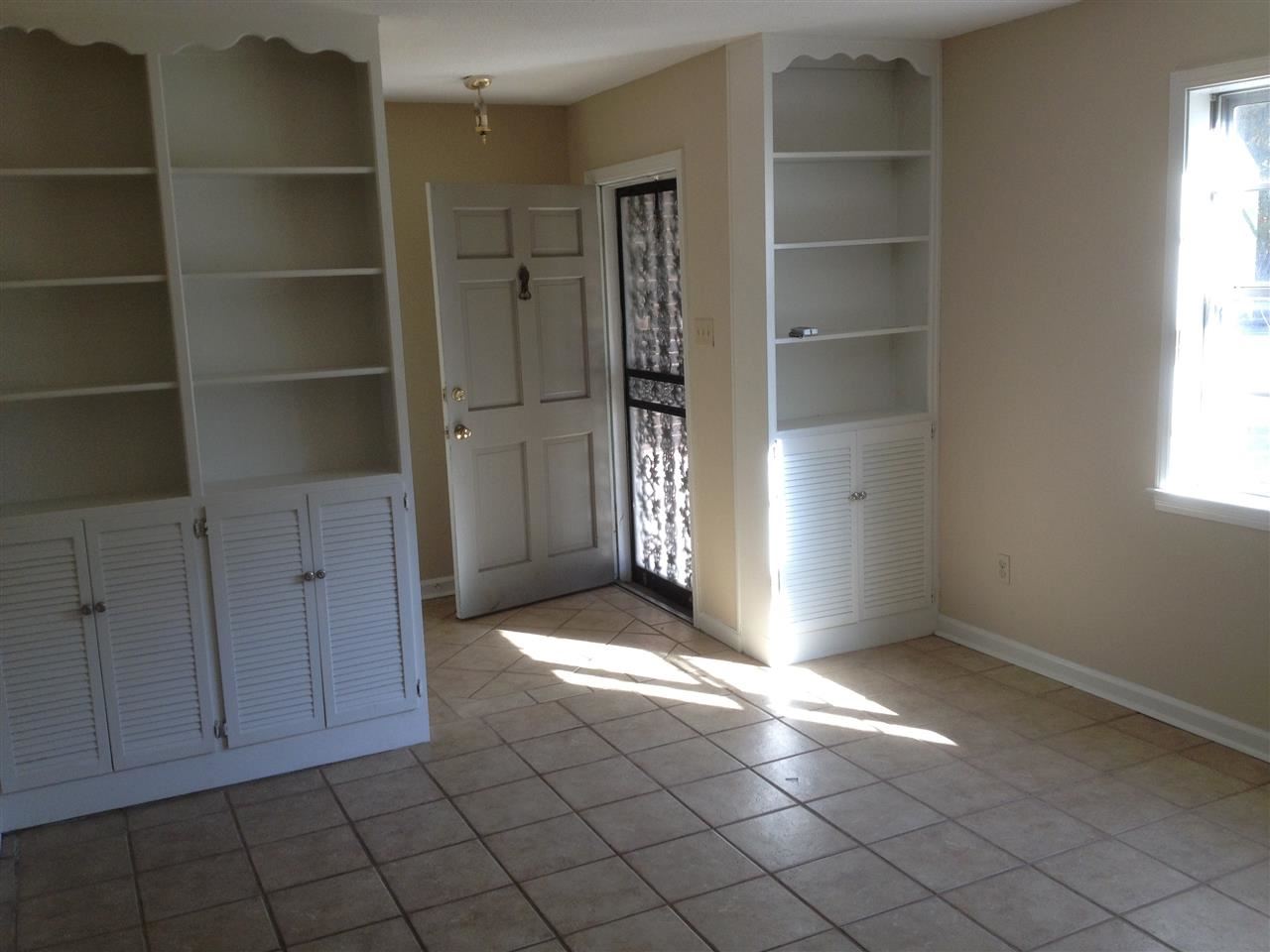 6400 Macon Road Memphis, TN 38134 - Photo 4 of 18 Built in book shelves add charm and great for storage.