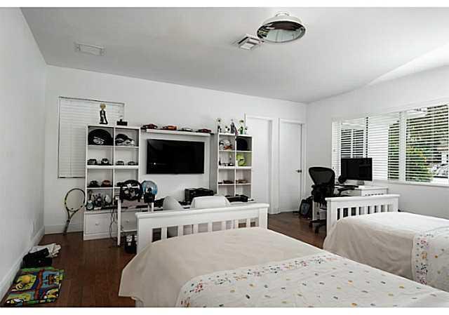 120 South Island Road Golden Beach, FL 33160 - Photo 15 of 16