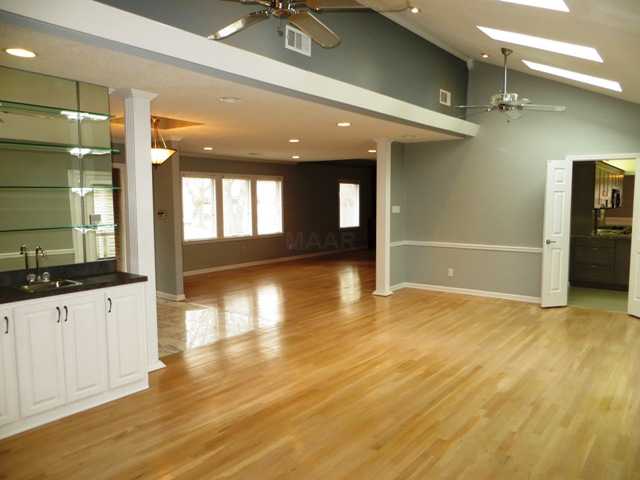 5246 Collingwood Road Memphis, TN 38117 - Photo 5 of 22 Another View of the Den with Vaulted Ceiling, Skylights, Wet Bar - You will LOVE the Open and Airy Feeling of this Home!