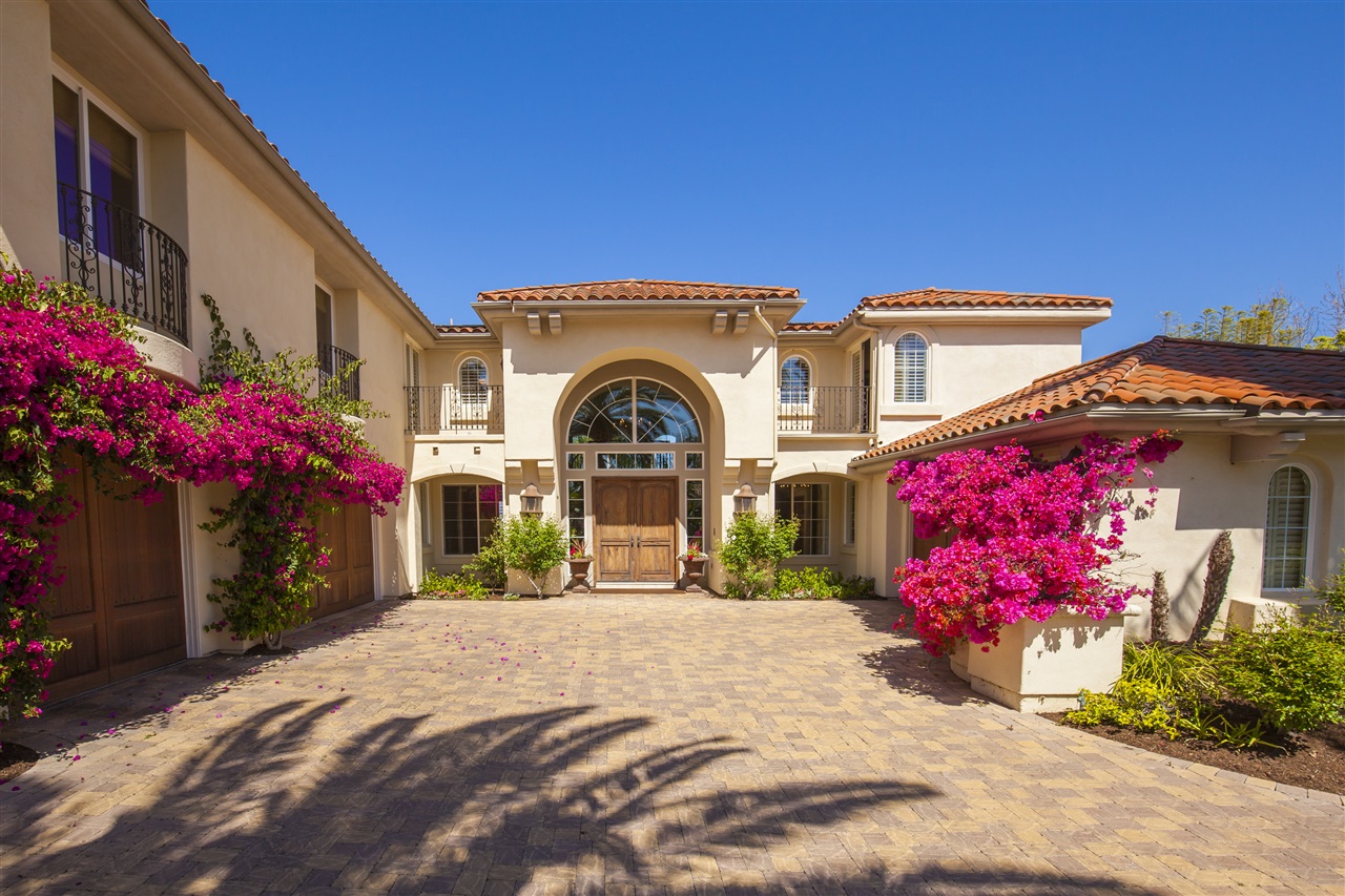 6802 Farms View Court Rancho Santa Fe, CA 92067 - Photo 4 of 25 Plenty of parking with 5 garage spaces!