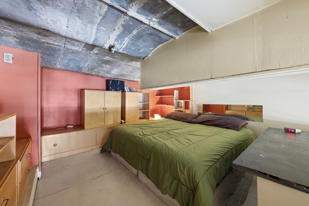 9 Barrow Street, Unit 7J Manhattan, NY 10014 - Photo 4 of 5