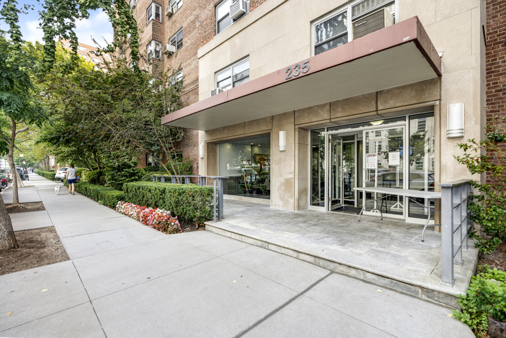 235 Adams Street, Unit 10D Brooklyn, NY 11201 - Photo 12 of 13