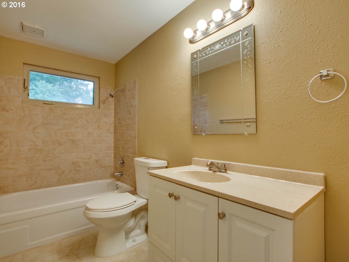 3621 Southwest Spring Garden Street Portland, OR 97219 - Photo 1 of 23 Gallery Image 1