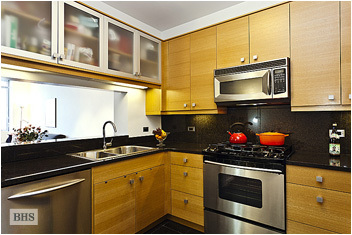 120 Riverside Boulevard, Unit 3R Manhattan, NY 10069 - Photo 2 of 3 Gallery Image 2