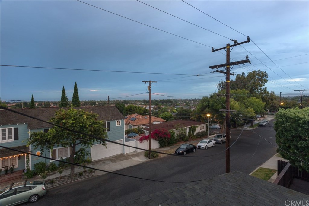 401 Manila Avenue Long Beach, CA 90814 - Photo 3 of 11 3rd floor privacy out of each window.
